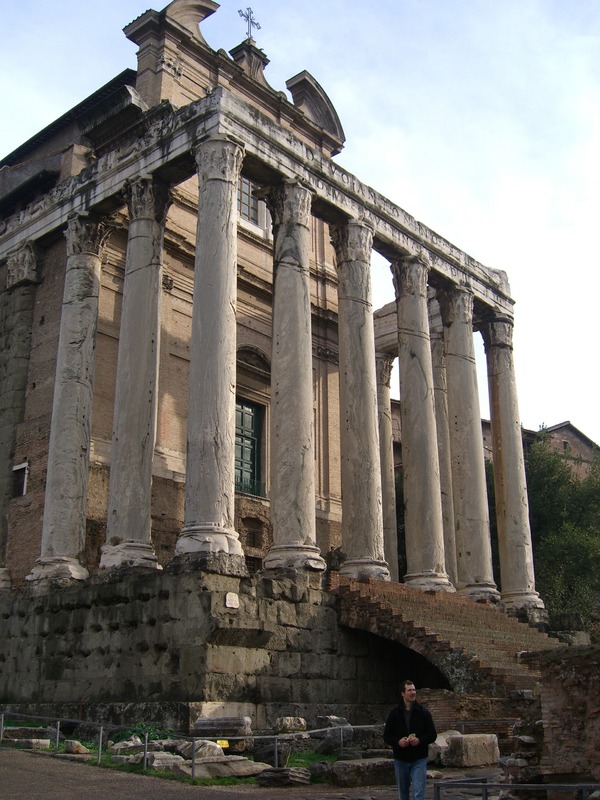 Temple of Antoninus and Faustina 7