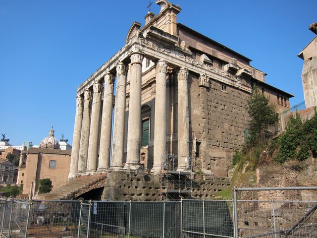 Temple of Antoninus Pius and Faustina 3