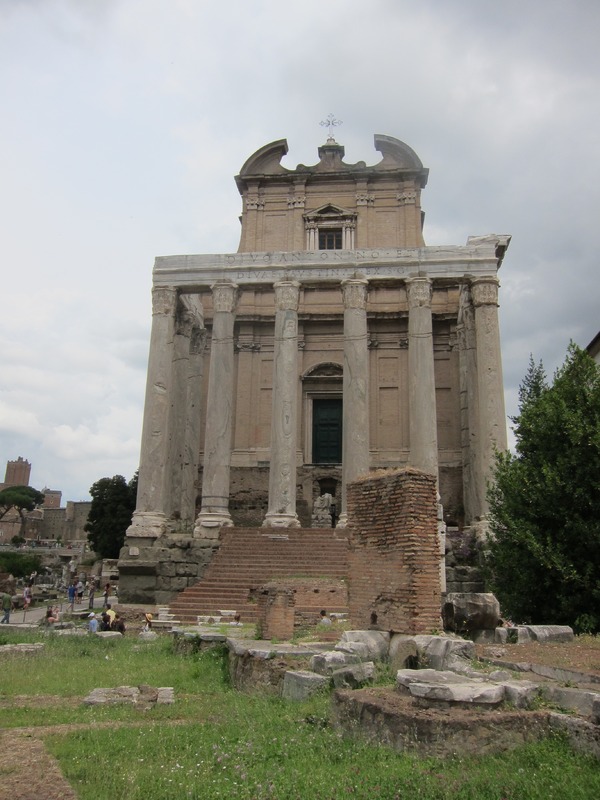 Temple of Antoninus Pius 1 
